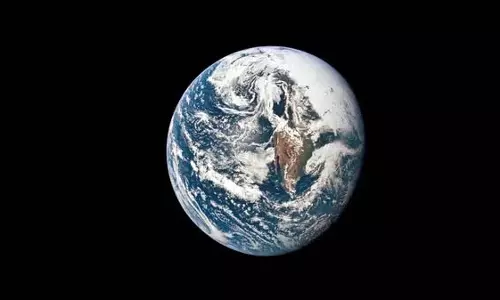 पृथ्वी भी ISS की तरह एक अंतरिक्ष यान है: आइये समझे
