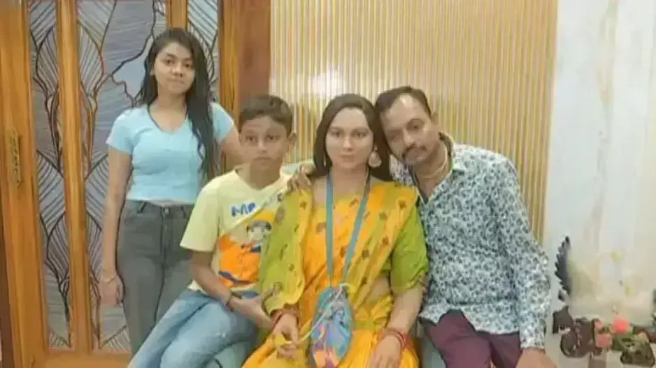 Odisha में एक व्यक्ति ने सिलिकॉन प्रतिमा के माध्यम से मृत पत्नी को जीवित कर दिया Odisha में एक व्यक्ति ने सिलिकॉन प्रतिमा के माध्यम से मृत पत्नी को जीवित कर दिया