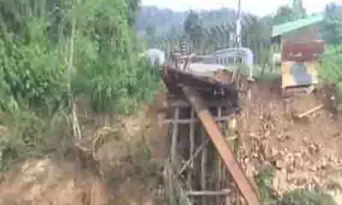 Meghalaya बाढ़: गारो हिल्स में मरने वालों की संख्या 15 हुई Meghalaya बाढ़: गारो हिल्स में मरने वालों की संख्या 15 हुई