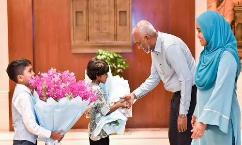 राष्ट्रपति मुइज्जू ने New Delhi में मालदीव समुदाय के साथ बातचीत की राष्ट्रपति मुइज्जू ने New Delhi में मालदीव समुदाय के साथ बातचीत की