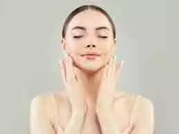 Glowing Skin: सुबह उठते ही सबसे पहले करें ये काम, चेहरे पर दिखेगा गजब का निखार