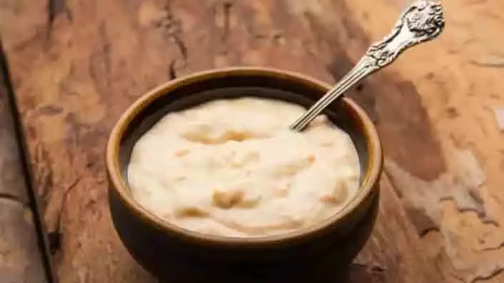 Khajur Mishti Doi Recipe: दुर्गा पूजा के दौरान बनाएं खजूर मिष्टी दोई