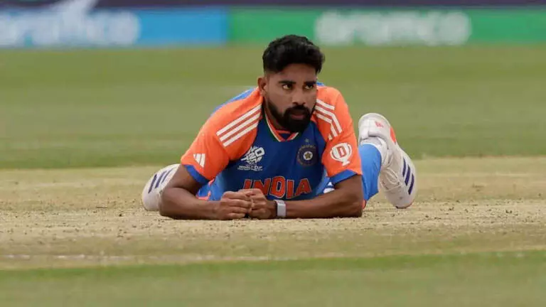 Mohammed Siraj इंटरव्यू के बीच में ही चले गए.