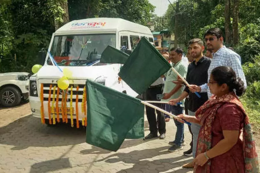 दुर्गा पूजा से पहले भूटान और उत्तर Bengal के स्थानों की एक दिवसीय यात्रा का उत्सवी शुभारंभ