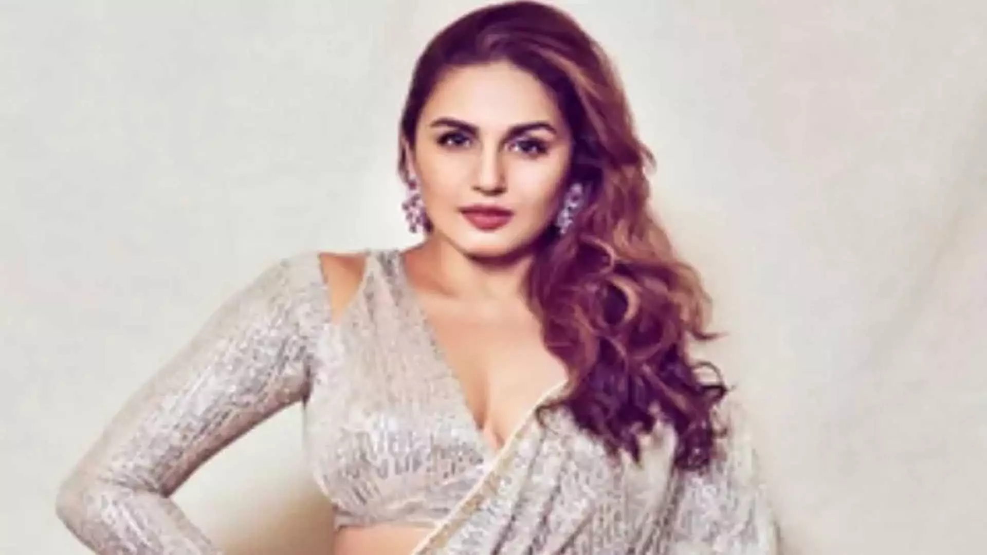 Huma Qureshi ने नई फिल्म गुलाबी की शूटिंग पूरी की