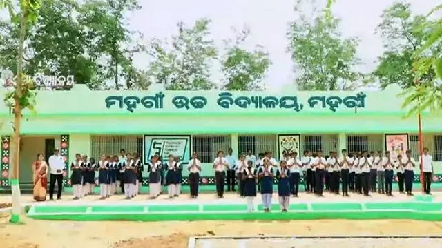 Odisha सरकार ने अब सरकारी स्कूलों, कार्यालयों और इमारतों को इन रंगों से रंगने का फैसला किया