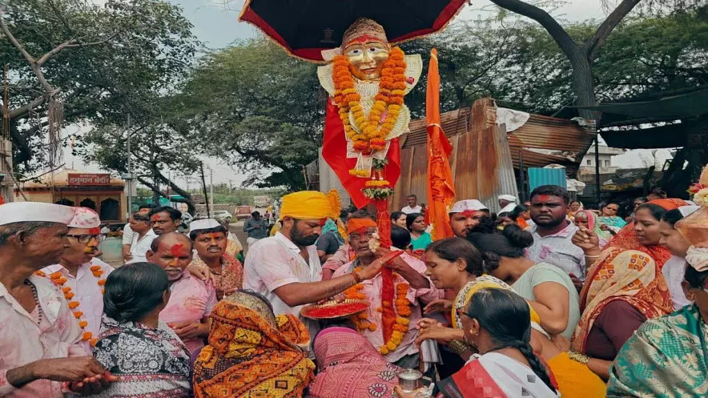 Tuljapur: मुहूर्त देवी की सवारी आज पांचवें दिन तुलजापुर के लिए रवाना