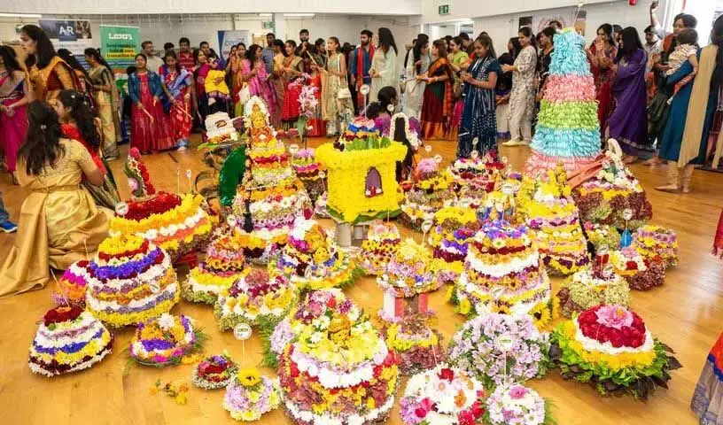 Chenetha Bathukamma, दशहरा लंदन में भव्य पैमाने पर मनाया गया