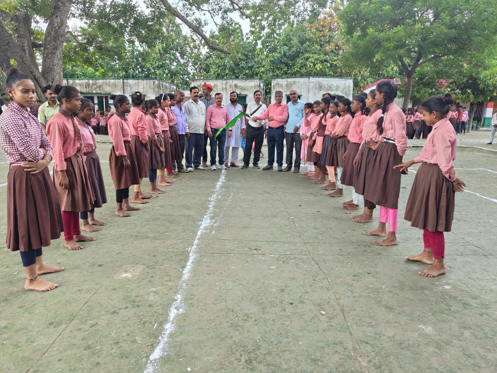 Kushinagar: न्याय पंचायत स्तरीय बेसिक बाल क्रीड़ा प्रतियोगिता में छात्रों ने दिखाया दमखम