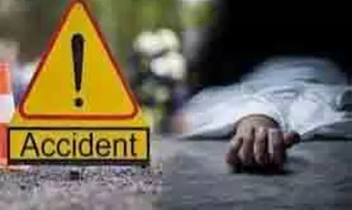 Rajasthan accident: डंपर ने 3 मोटरसाइकिलों को मारी टक्कर, 4 लोगों की मौत Rajasthan accident: डंपर ने 3 मोटरसाइकिलों को मारी टक्कर, 4 लोगों की मौत