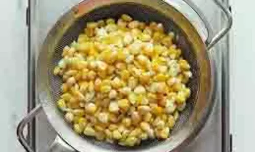 Breakfast: स्वीट कॉर्न से बनाएं  ये टेस्टी डिश