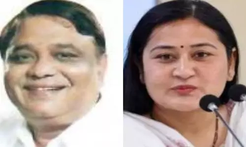 Ghaziabad: सांसद अतुल गर्ग ने कांग्रेस प्रत्याशी रहीं डॉली शर्मा के खिलाफ एफआईआर दर्ज कराया