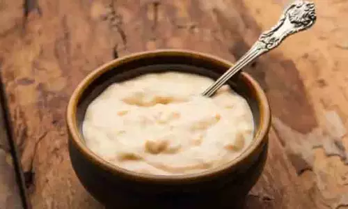 Khajur Mishti Doi Recipe: दुर्गा पूजा के दौरान बनाएं खजूर मिष्टी दोई