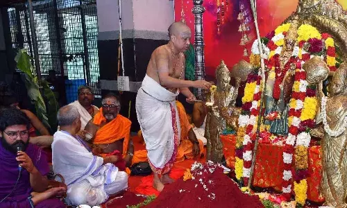 Andhra: इंद्रकीलाद्री में भक्तों की भारी भीड़ देखी गई