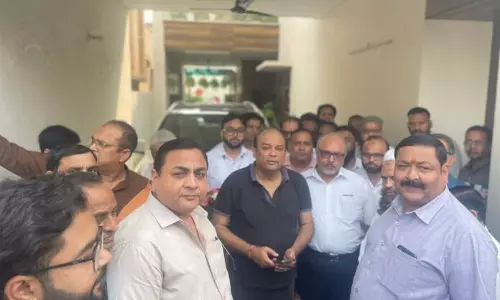 Muzaffarnagar: डिग्री व डिप्लोमा वाले डॉक्टरों ने बीजेपी नेता गौरव स्वरुप से मांगी मदद