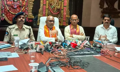 गरुड़ सेवा दिवस पर व्यापक इंतजाम: TTD EO गरुड़ सेवा दिवस पर व्यापक इंतजाम: TTD EO