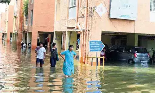 Karnataka : बेंगलुरू में एक और बरसाती रात के बाद घरों में पानी घुस गया, सड़कें नदी में तब्दील हो गईं