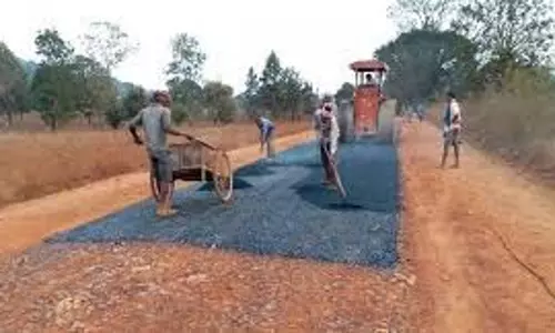 सड़क निर्माण कार्य में देरी के लिए 6 ठेकेदारों को कारण बताओ नोटिस सड़क निर्माण कार्य में देरी के लिए 6 ठेकेदारों को कारण बताओ नोटिस