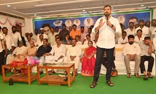 YSRCP कार्यकर्ताओं से कहा गया कि वे अतीत का गौरव वापस लाने के लिए कड़ी मेहनत करें YSRCP कार्यकर्ताओं से कहा गया कि वे अतीत का गौरव वापस लाने के लिए कड़ी मेहनत करें
