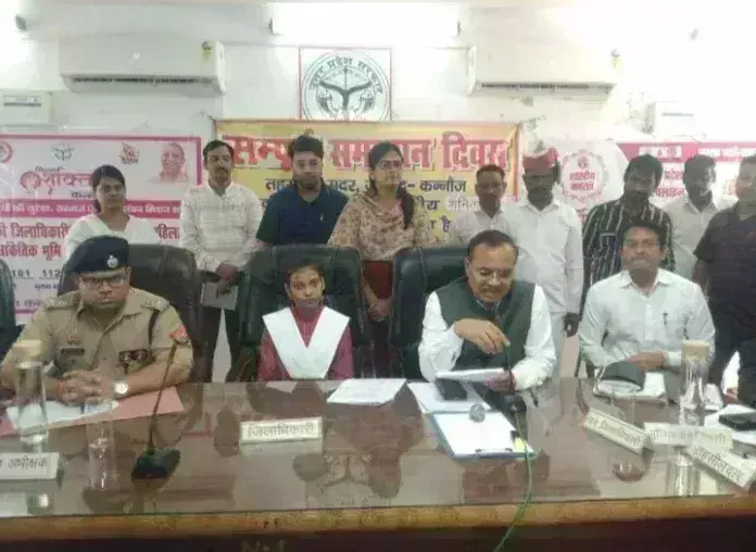 Kannauj: मिशन शक्ति के तहत एक दिन की डीएम बनी शाम्भवी और मुस्कान Kannauj: मिशन शक्ति के तहत एक दिन की डीएम बनी शाम्भवी और मुस्कान
