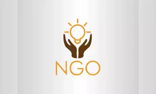 Assam NGO: दिव्यांग व्यक्ति को मोबाइल दुकान दान की Assam NGO: दिव्यांग व्यक्ति को मोबाइल दुकान दान की