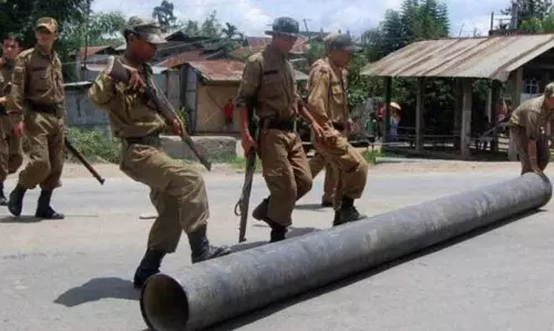 Manipur: उखरुल हिंसा के दौरान लूटे गए 80% हथियार बरामद Manipur: उखरुल हिंसा के दौरान लूटे गए 80% हथियार बरामद