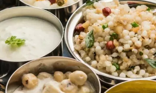 Navratri के दौरान ज्यादा खाने से बचने के लिए अपनाएं 4 तरीके