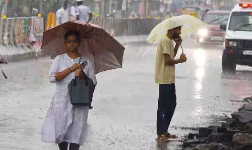 TN : मदुरै में बारिश की तैयारियों के लिए निगम ने काम तेज कर दिया TN : मदुरै में बारिश की तैयारियों के लिए निगम ने काम तेज कर दिया
