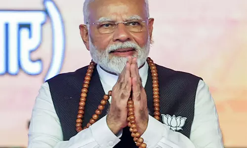 PM Modi ने देवी दुर्गा को श्रद्धांजलि देते हुए गरबा गीत आवती कलाय लिखा
