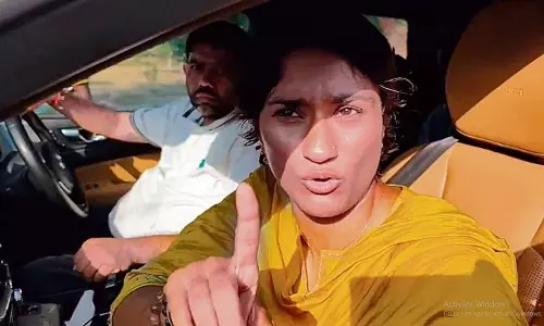 Haryana : विनेश ने डी-डे से पहले सालासर धाम का दौरा किया Haryana : विनेश ने डी-डे से पहले सालासर धाम का दौरा किया