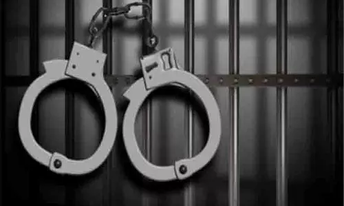 TN : भाई की मदद से पति की हत्या के आरोप में महिला गिरफ्तार TN : भाई की मदद से पति की हत्या के आरोप में महिला गिरफ्तार