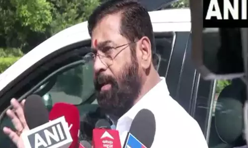 मुख्यमंत्रियों के साथ समीक्षा बैठक में भाग लेने दिल्ली पहुंचे Maharashtra CM मुख्यमंत्रियों के साथ समीक्षा बैठक में भाग लेने दिल्ली पहुंचे Maharashtra CM