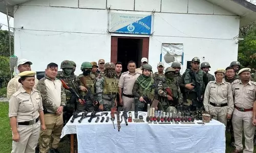 Manipur: सुरक्षा बलों ने हथियार और गोला-बारूद बरामद किया