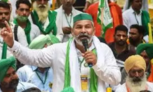 Lucknow: किसानों को हर तरफ से लूटा जा रहा: राकेश टिकैत
