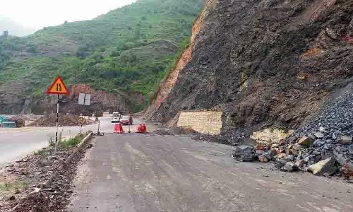 Himachal : डीपीआर के बिना हुआ सड़क निर्माण, कोर्ट ने एनएचएआई से मांगा जवाब Himachal : डीपीआर के बिना हुआ सड़क निर्माण, कोर्ट ने एनएचएआई से मांगा जवाब