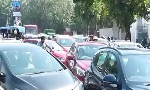 Gujarat : अहमदाबाद में टीआरबी कर्मचारी हड़ताल पर चले गए, जिससे शहर में ट्रैफिक जाम हो गया