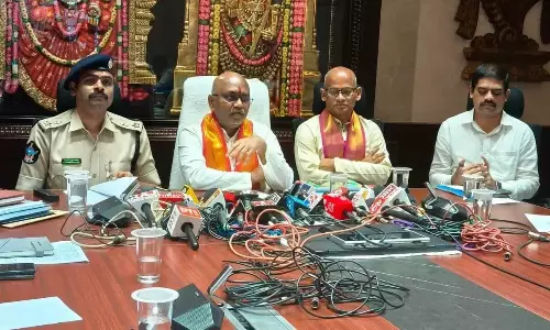 TTD EO: गरुड़ सेवा दिवस पर विस्तृत व्यवस्था TTD EO: गरुड़ सेवा दिवस पर विस्तृत व्यवस्था