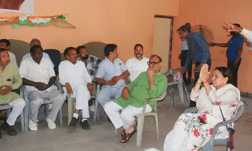 Haryana : मतदान के अगले दिन उम्मीदवारों ने पार्टी कार्यकर्ताओं के साथ रुझानों का आकलन किया Haryana : मतदान के अगले दिन उम्मीदवारों ने पार्टी कार्यकर्ताओं के साथ रुझानों का आकलन किया