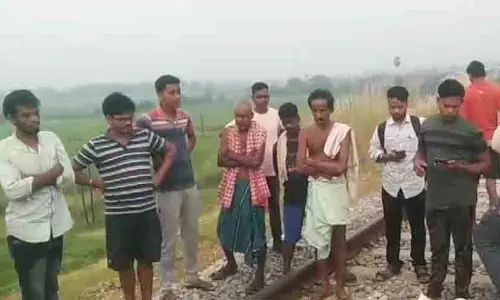Odisha : नयागढ़ जिले के दासपल्ला में युवक की ट्रेन की चपेट में आने से मौत Odisha : नयागढ़ जिले के दासपल्ला में युवक की ट्रेन की चपेट में आने से मौत