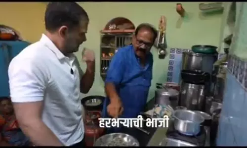 दलित परिवार के यहां मेड बने राहुल गांधी दलित परिवार के यहां मेड बने राहुल गांधी