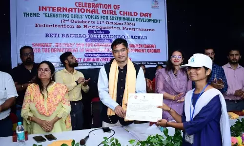 Assam : कछार प्रशासन ने अंतर्राष्ट्रीय बालिका दिवस पर युवा लड़कियों को सम्मानित किया Assam : कछार प्रशासन ने अंतर्राष्ट्रीय बालिका दिवस पर युवा लड़कियों को सम्मानित किया