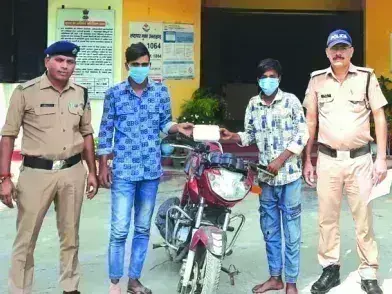 Haridwar: कोतवाली पुलिस ने दो मोबाइल झपटमारों को गिरफ्तार किया Haridwar: कोतवाली पुलिस ने दो मोबाइल झपटमारों को गिरफ्तार किया