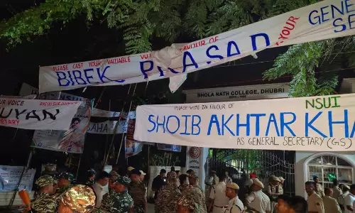Assam : चुनाव में कथित अनियमितताओं को लेकर धुबरी कॉलेज में झड़प
