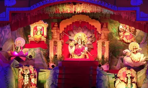 चैतन्य देवियों की झांकी बनी लोगों के आकर्षण का केंद्र