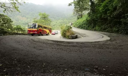 KERALA : सोमवार से मरम्मत कार्य शुरू होने से थमारास्सेरी घाट सड़क पर यातायात नियंत्रण