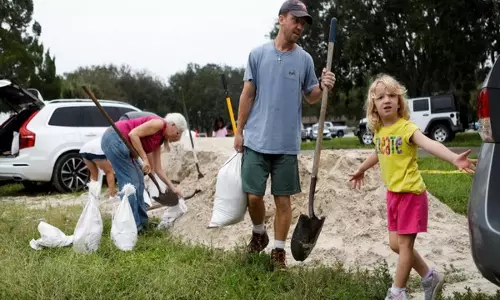तूफान मिल्टन फ्लोरिडा से टकराएगा, जबकि Florida तूफान हेलेन के प्रभाव से जूझ रहा