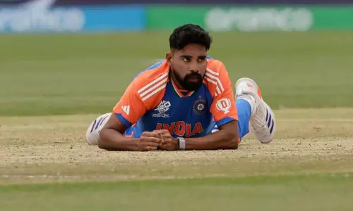 Mohammed Siraj इंटरव्यू के बीच में ही चले गए.