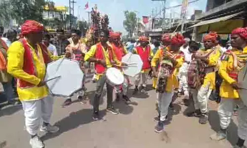 गाजेबाजों के साथ Panchami पर निकाली विश्व की सबसे लंबी 12000 मीटर लंबी चुनरी