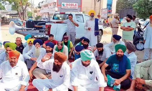 Jalandhar: किसानों ने दिया धरना