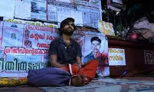 Kerala: सचिवालय के सामने प्रदर्शन कर रहे राहगीर पर हमला Kerala: सचिवालय के सामने प्रदर्शन कर रहे राहगीर पर हमला